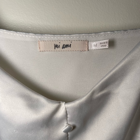 Mi Ami Satin Bodysuit in White - Picture 3 of 5